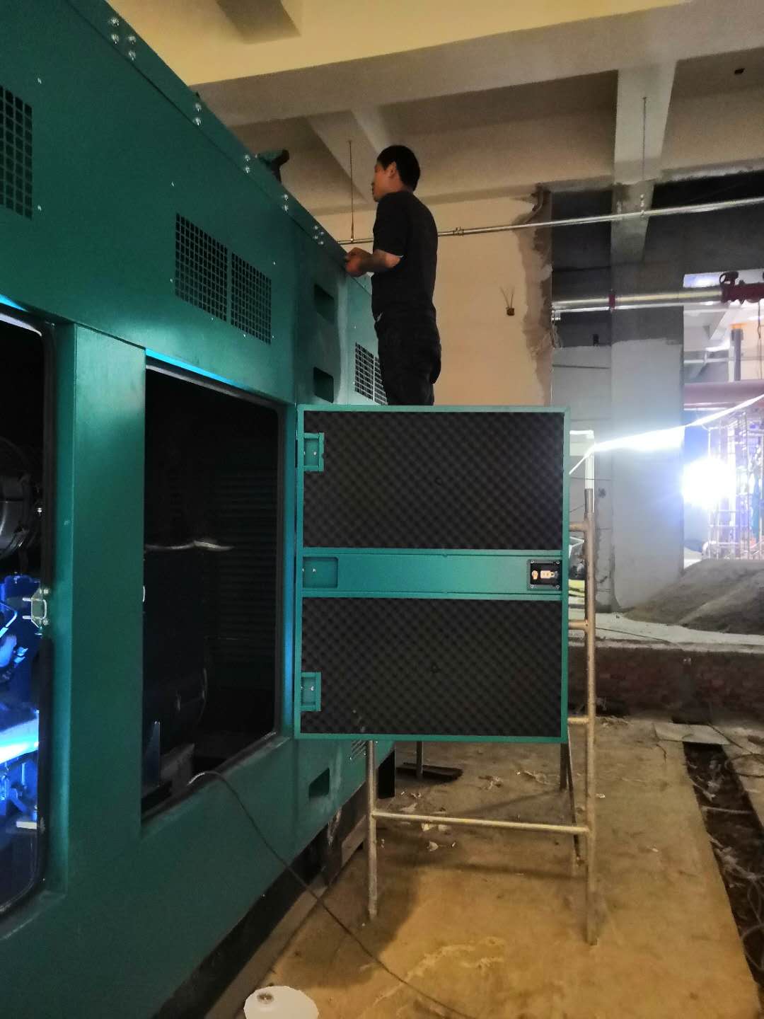 济南传染病医院潍柴博杜安1000KW柴油发电机组安装实例